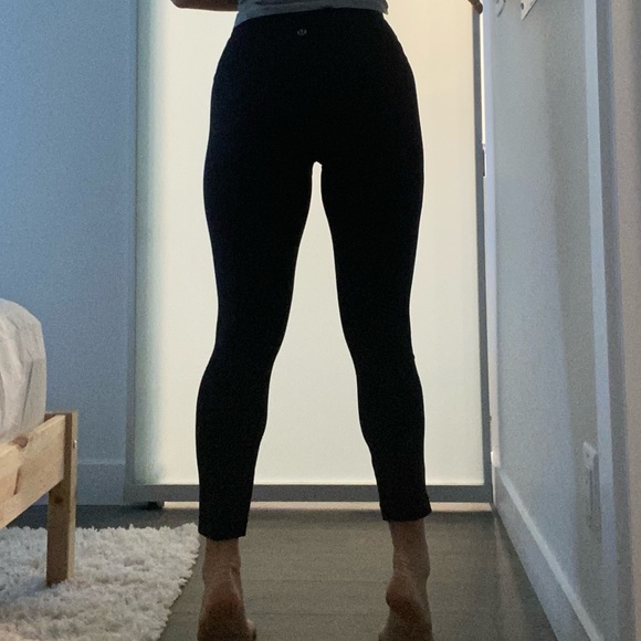 Lulu Lemon Size 4 Leggings - Picture 8 of 8